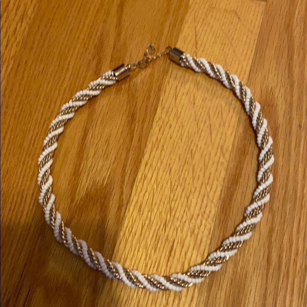 Necklace white and gold